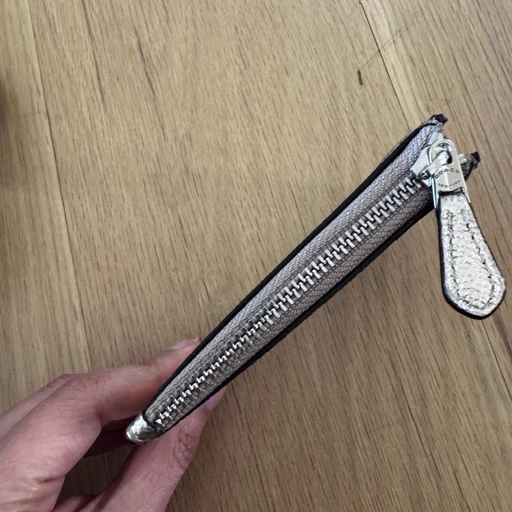 NWT: Coach Metallic Champagne Leather Zip Card Case with Keyring - Picture 6 of 7